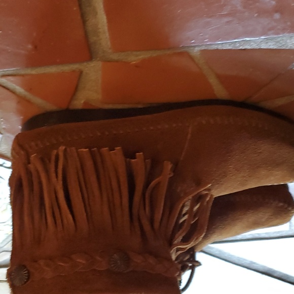 Minnetonka low moccasins with hard bottem - Picture 5 of 7